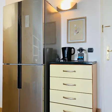 Daire Center Apartment, Place Massena *