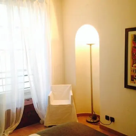 아파트 Center Apartment, Place Massena